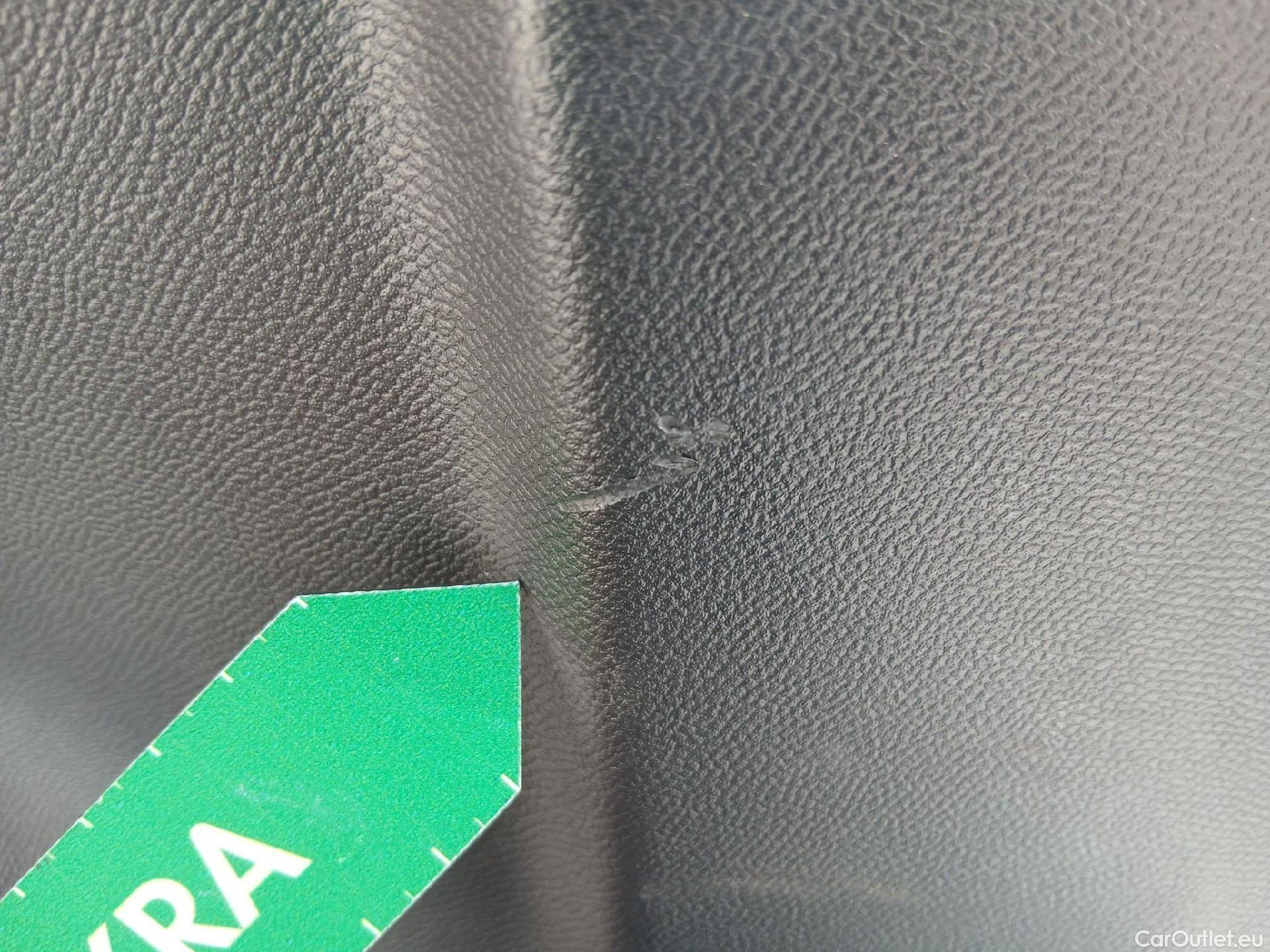  Peugeot  2008 PEUGEOT  / 2019 / 5P / todoterreno GT Line Puretech 130 S&S EAT8 #23