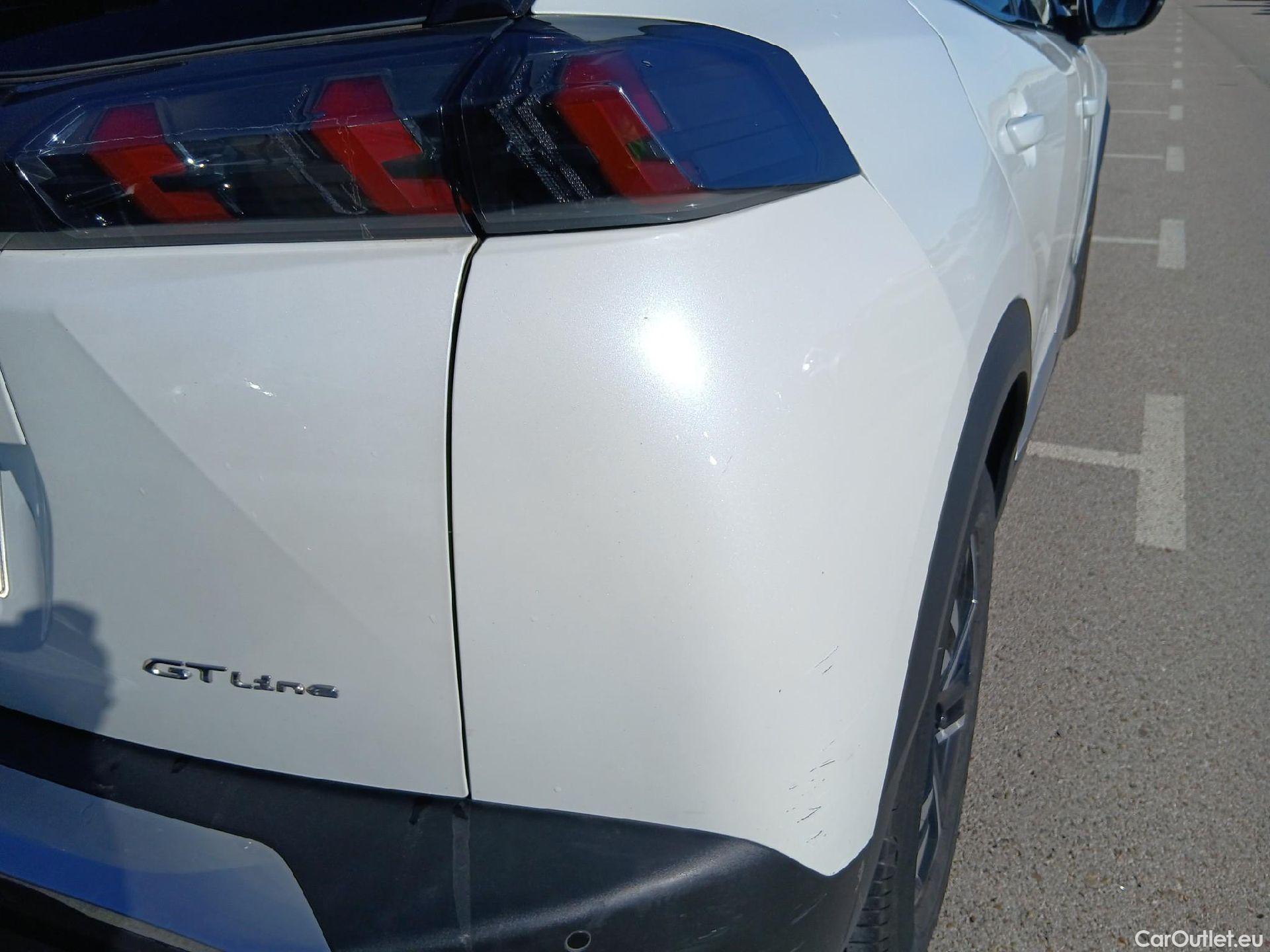  Peugeot  2008 PEUGEOT  / 2019 / 5P / todoterreno GT Line Puretech 130 S&S EAT8 #27