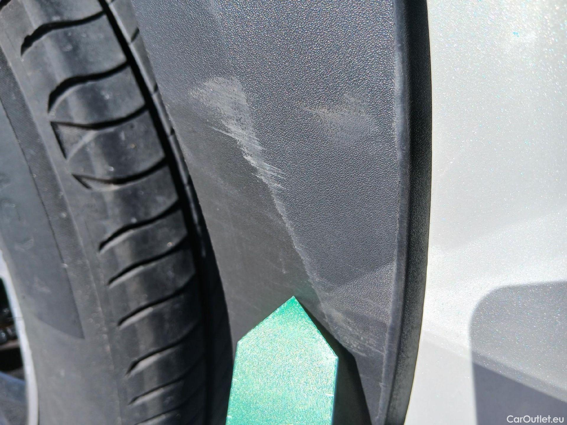  Peugeot  2008 PEUGEOT  / 2019 / 5P / todoterreno GT Line Puretech 130 S&S EAT8 #30