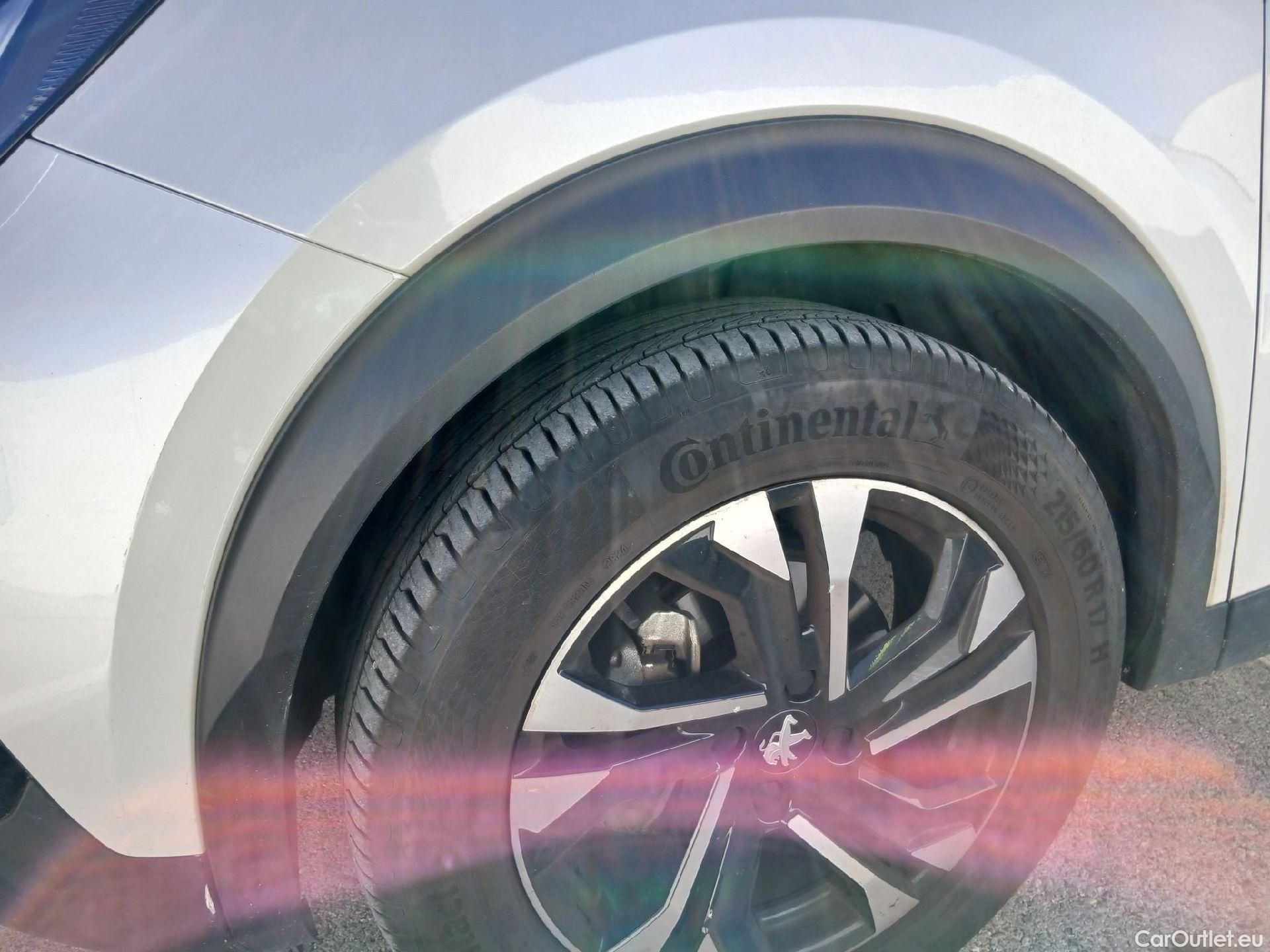  Peugeot  2008 PEUGEOT  / 2019 / 5P / todoterreno GT Line Puretech 130 S&S EAT8 #9