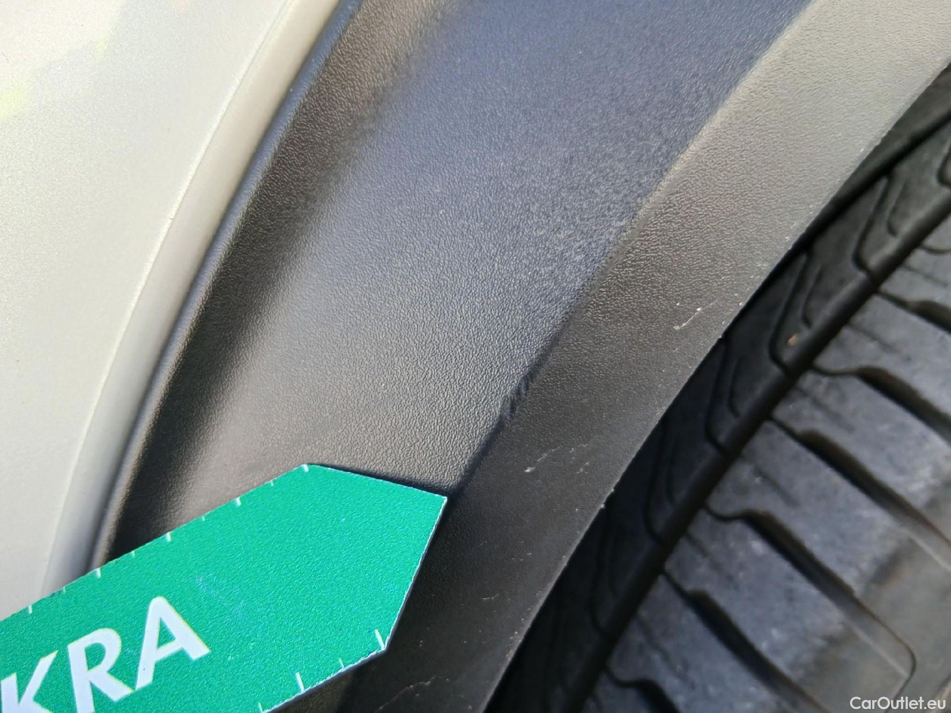  Peugeot  2008 PEUGEOT  / 2019 / 5P / todoterreno GT Line Puretech 130 S&S EAT8 #10