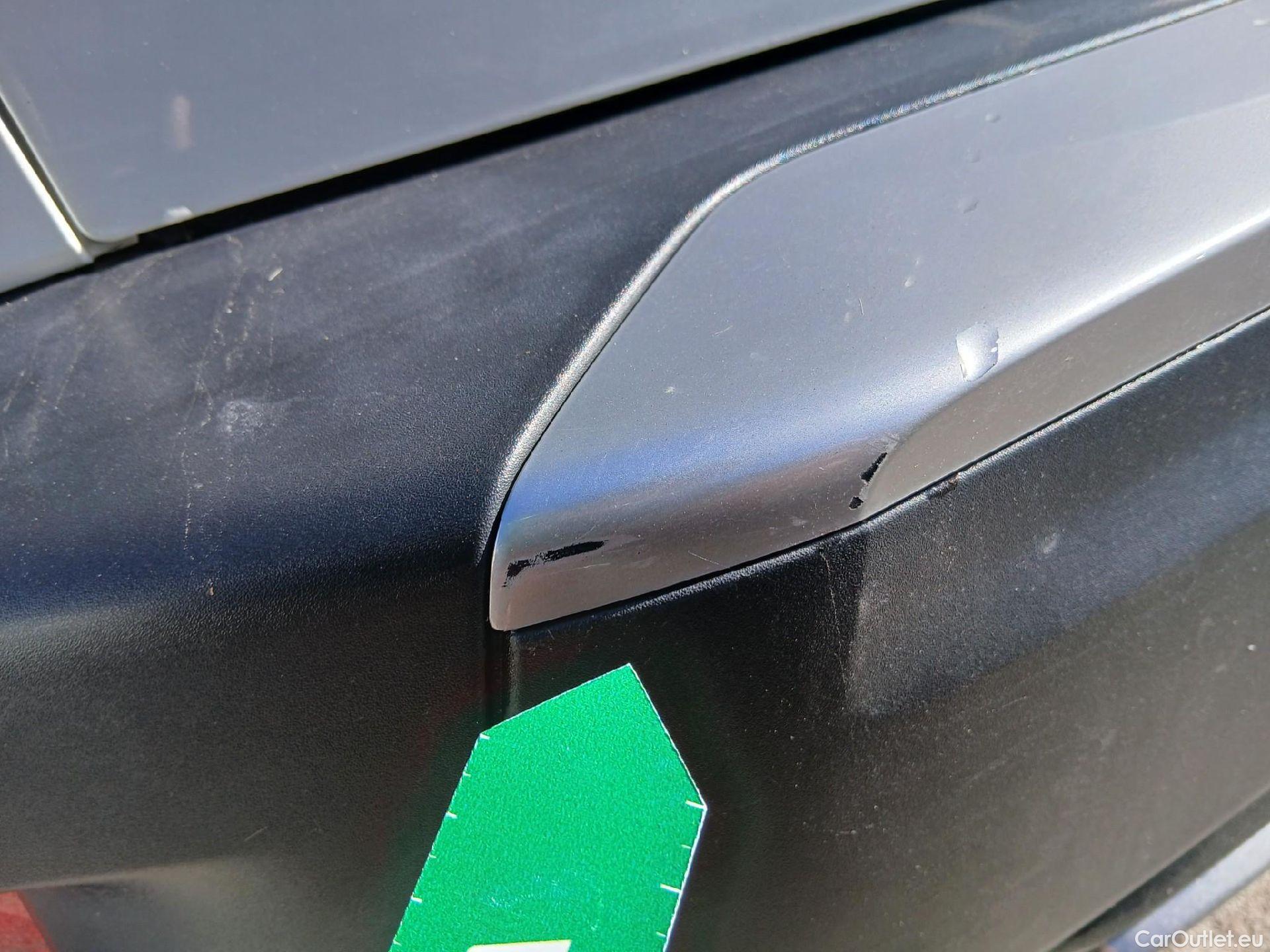  Peugeot  2008 PEUGEOT  / 2019 / 5P / todoterreno GT Line Puretech 130 S&S EAT8 #22