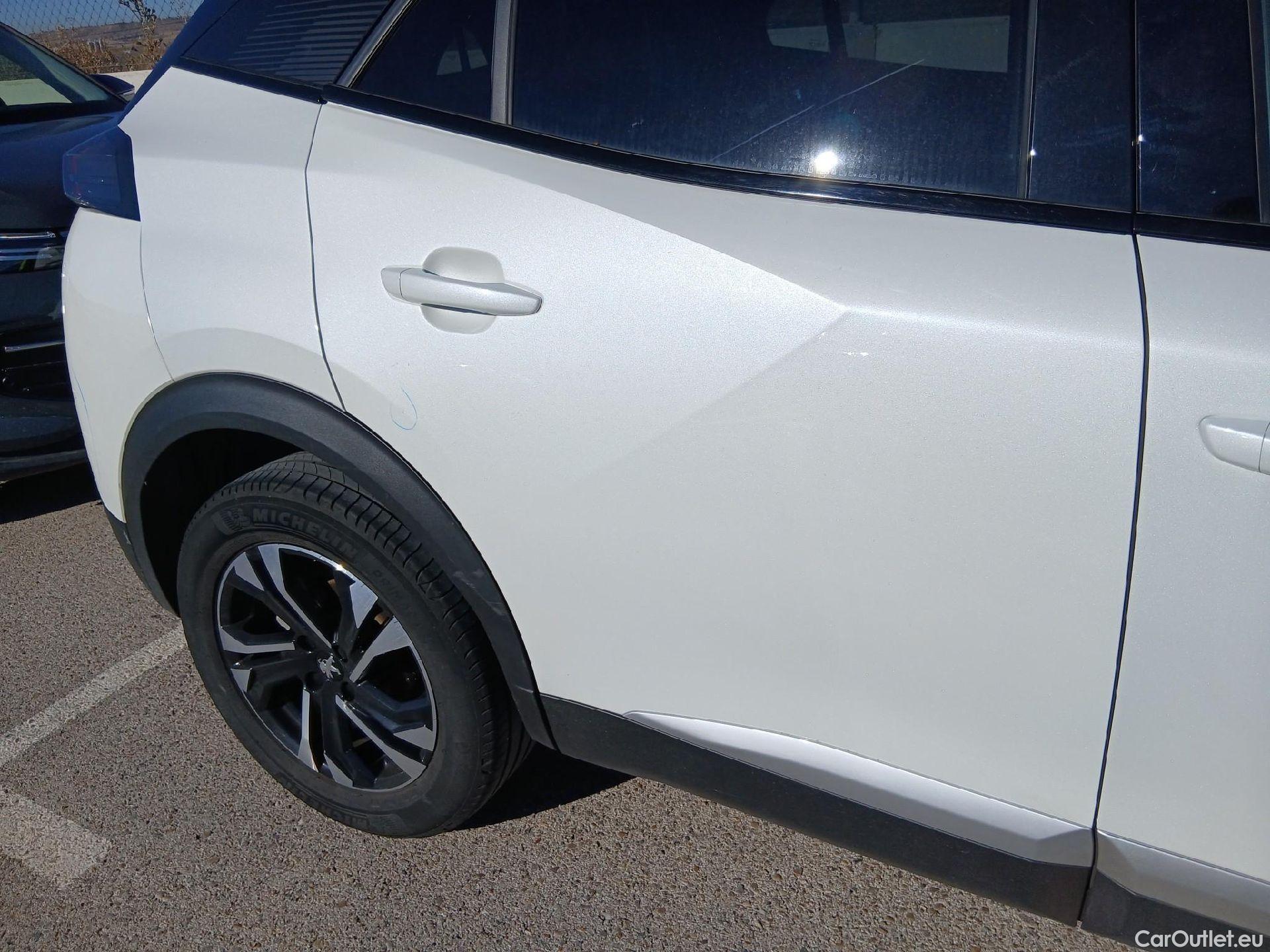  Peugeot  2008 PEUGEOT  / 2019 / 5P / todoterreno GT Line Puretech 130 S&S EAT8 #31