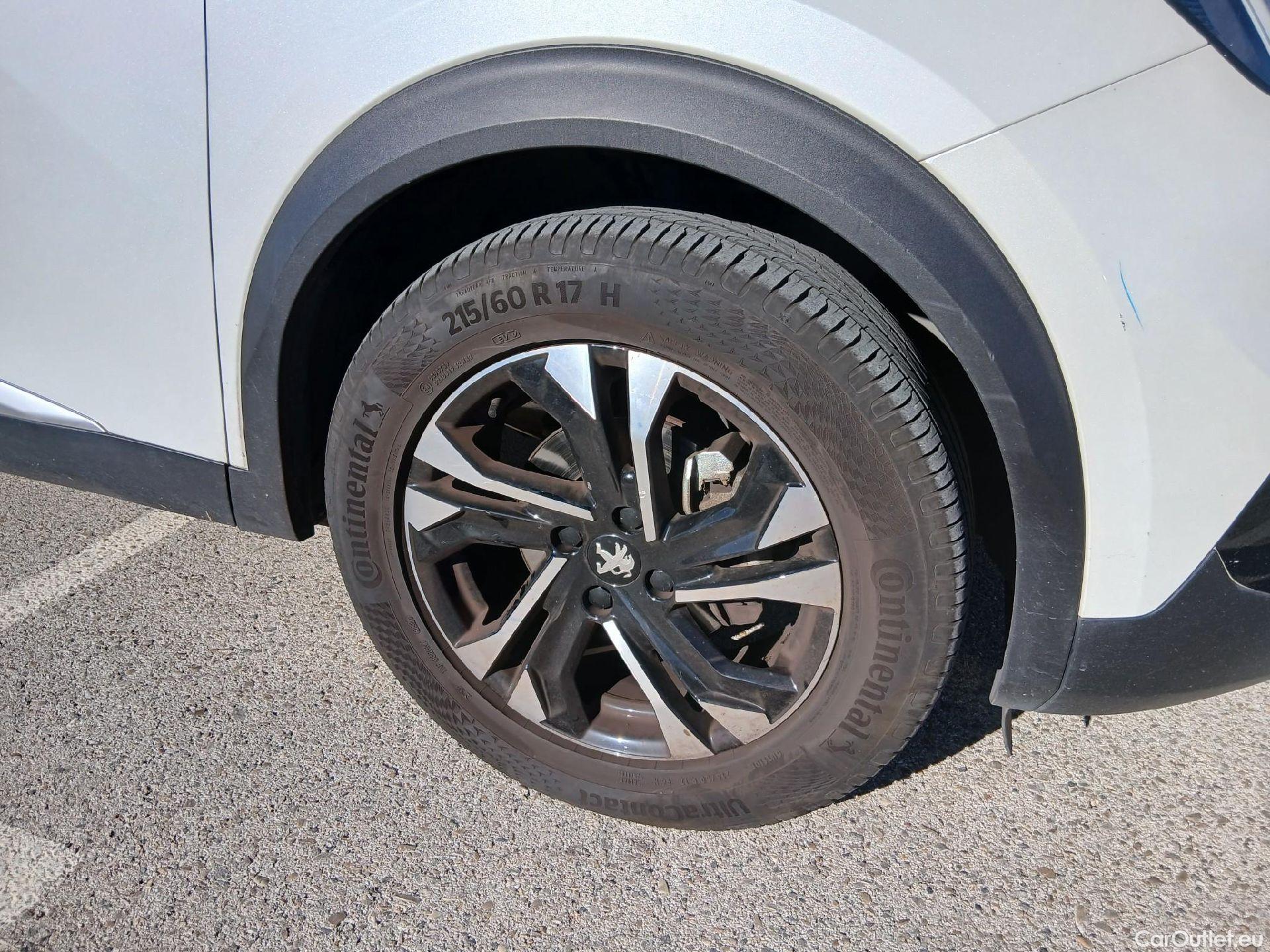  Peugeot  2008 PEUGEOT  / 2019 / 5P / todoterreno GT Line Puretech 130 S&S EAT8 #34