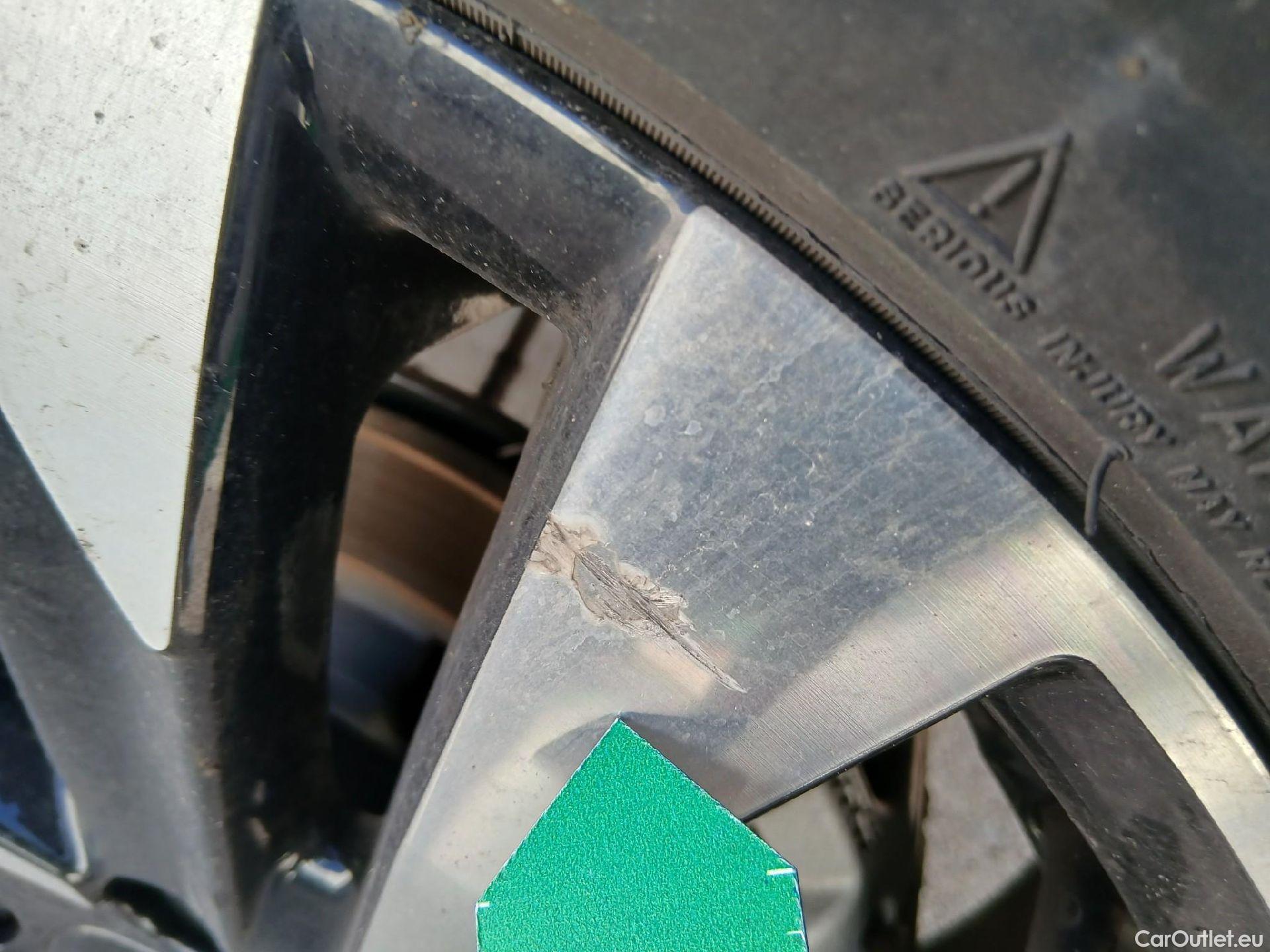  Peugeot  2008 PEUGEOT  / 2019 / 5P / todoterreno GT Line Puretech 130 S&S EAT8 #18