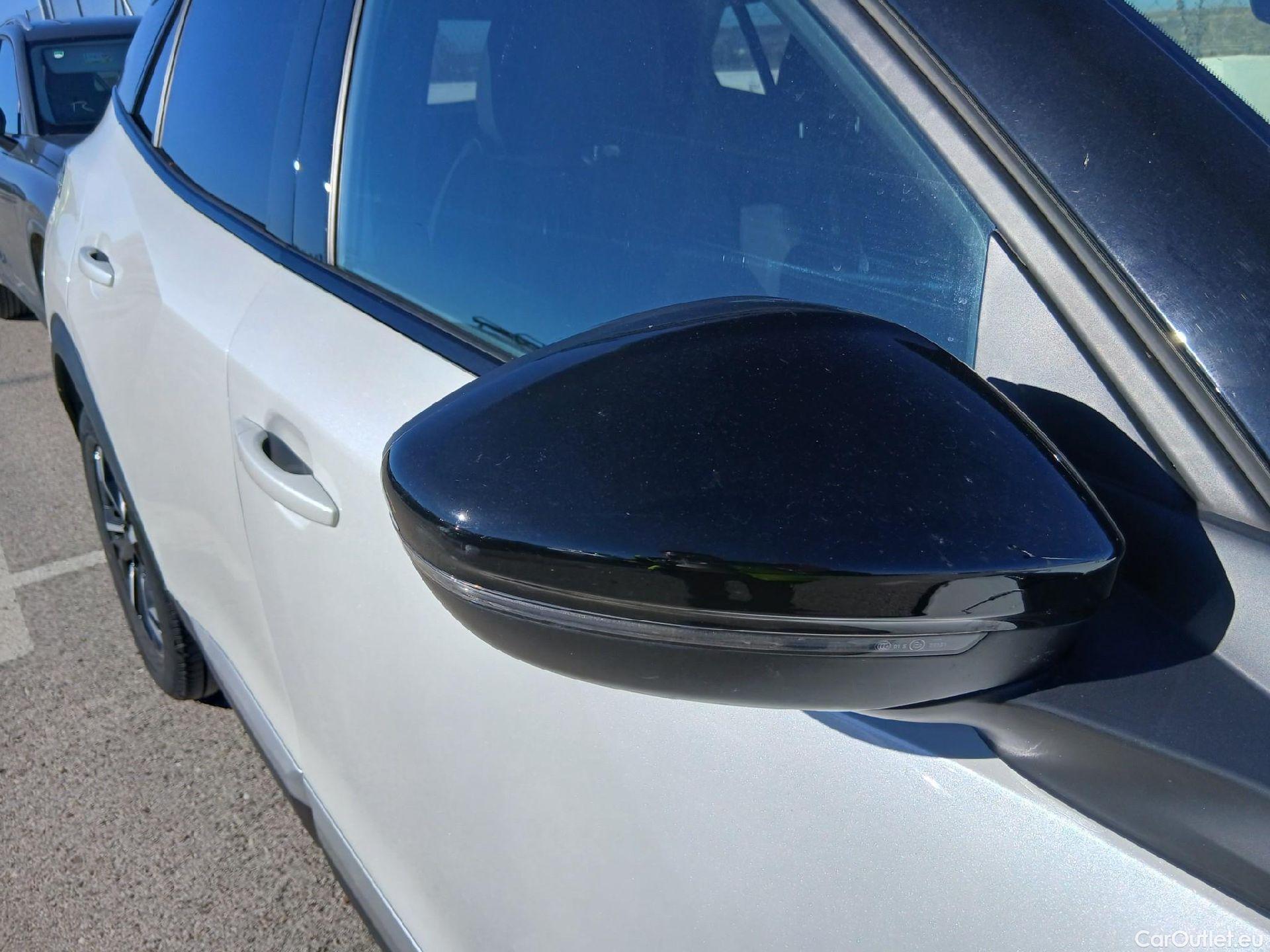  Peugeot  2008 PEUGEOT  / 2019 / 5P / todoterreno GT Line Puretech 130 S&S EAT8 #37