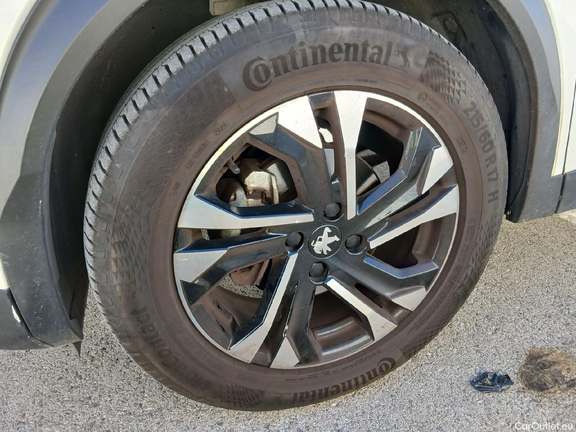  Peugeot  2008 PEUGEOT  / 2019 / 5P / todoterreno GT Line Puretech 130 S&S EAT8 #16