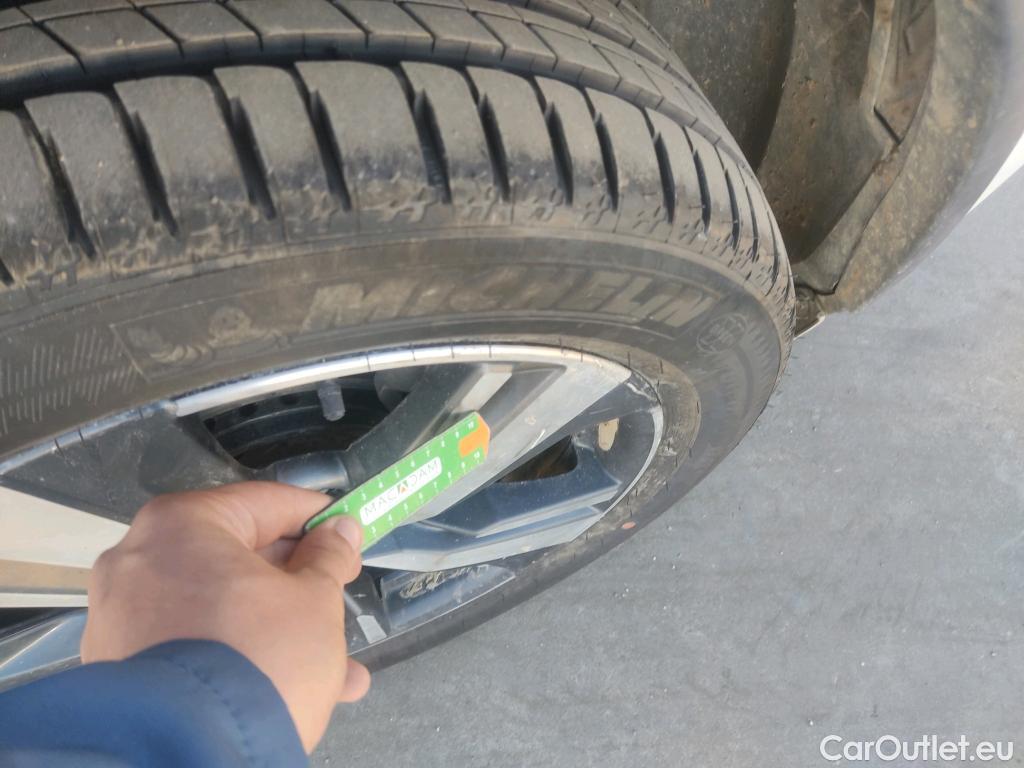  Land Rover  Discovery NISSAN X-TRAIL / 2022 / 5P / crossover 5pl 1.5 e-4ORCE 158kW 4x4 A/T Tekna #6