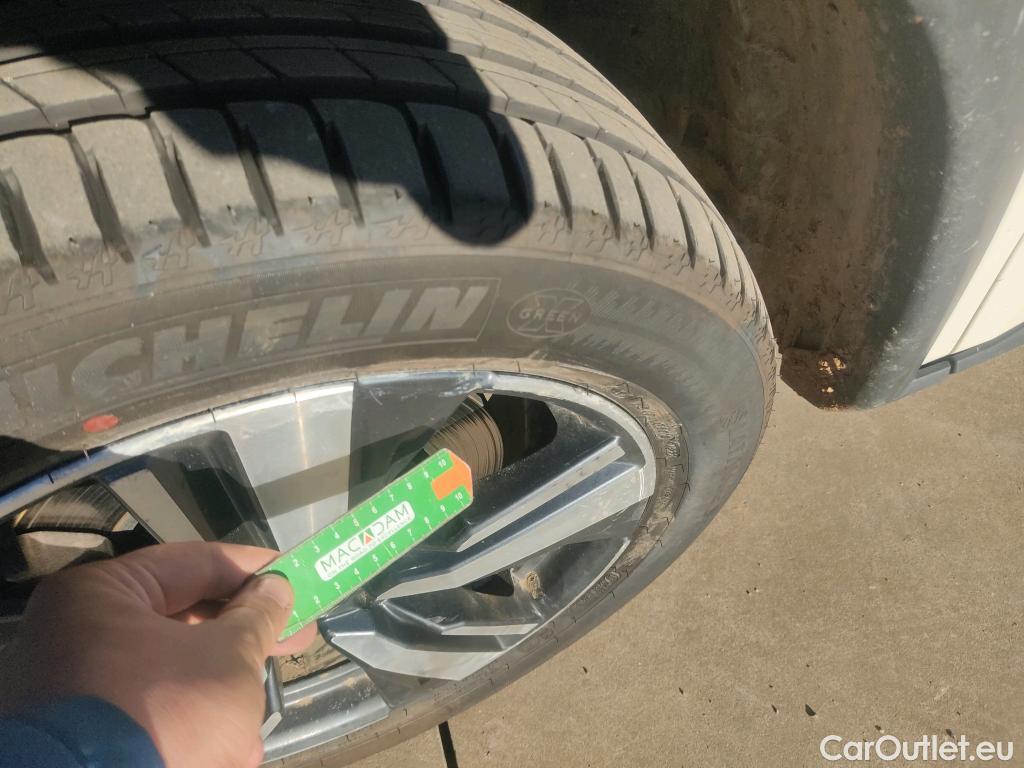  Land Rover  Discovery NISSAN X-TRAIL / 2022 / 5P / crossover 5pl 1.5 e-4ORCE 158kW 4x4 A/T Tekna #4