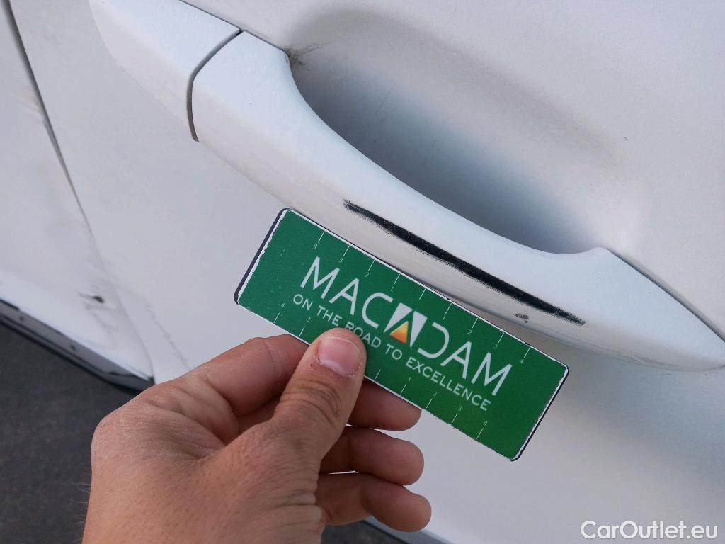  Peugeot  2008 PEUGEOT  / 2019 / 5P / todoterreno Allure Pack Puretech 130 S&S EAT8 (AC) #28