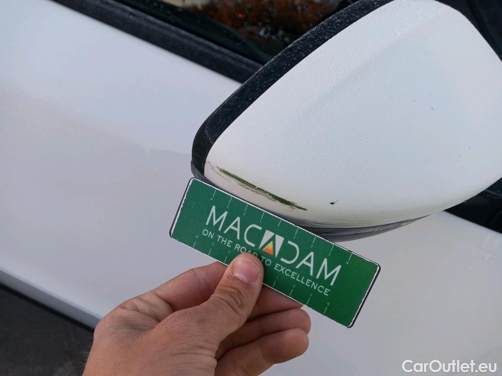  Peugeot  2008 PEUGEOT  / 2019 / 5P / todoterreno Allure Pack Puretech 130 S&S EAT8 (AC) #36