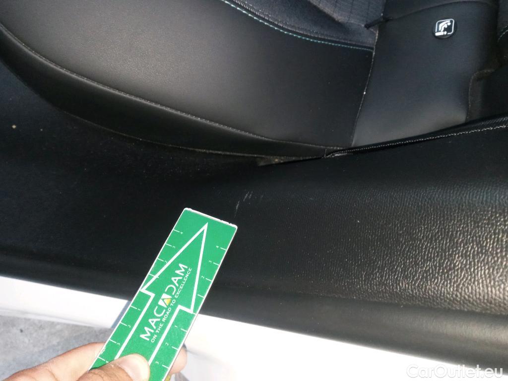  Peugeot  2008 PEUGEOT  / 2019 / 5P / todoterreno Allure Pack Puretech 130 S&S EAT8 (AC) #8