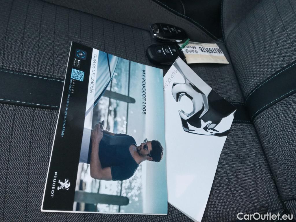  Peugeot  2008 PEUGEOT  / 2019 / 5P / todoterreno Allure Pack Puretech 130 S&S EAT8 (AC) #9