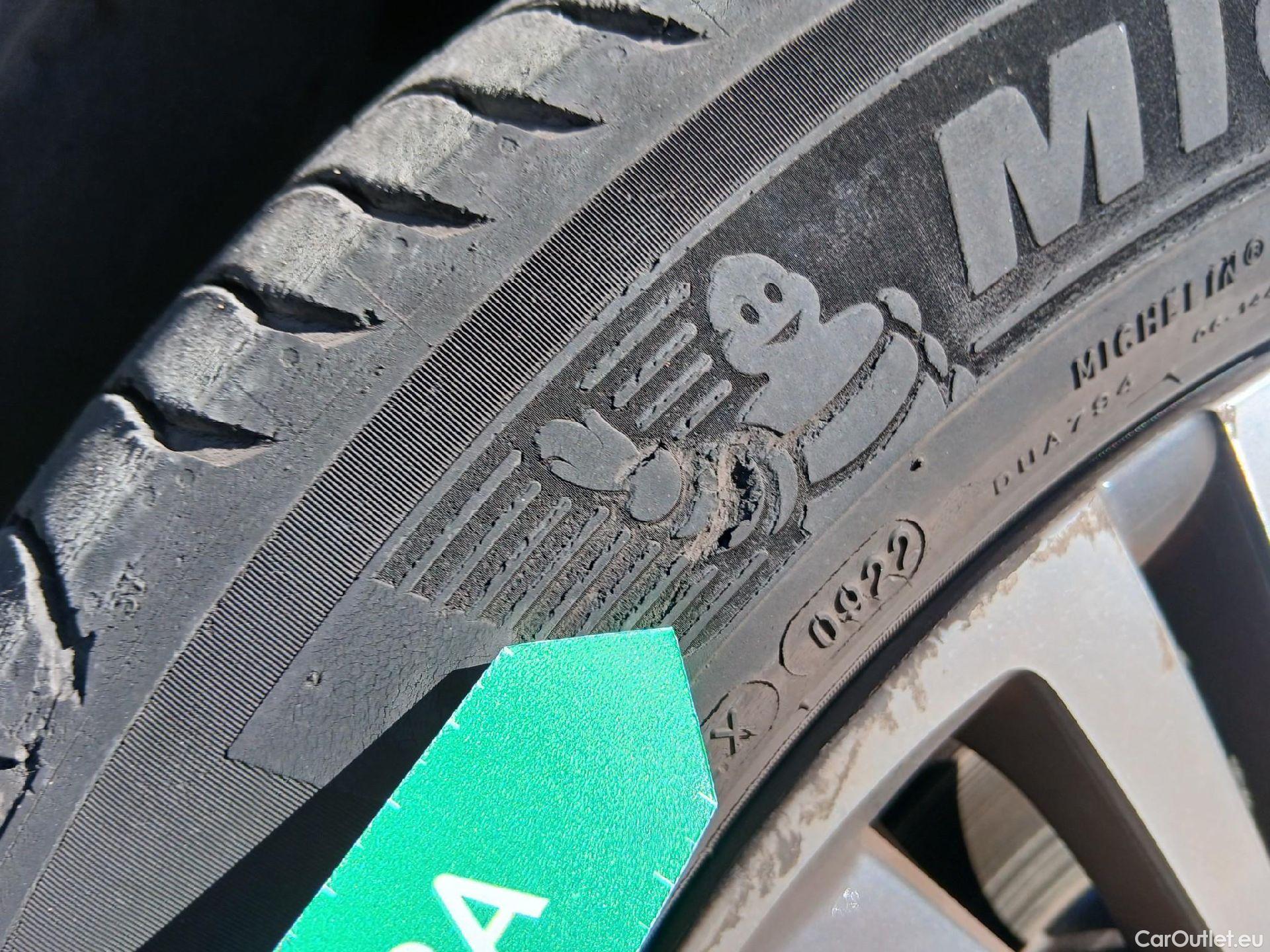  Peugeot  3008 PEUGEOT  / 2020 / 5P / todoterreno 1.5 BlueHDi 96kW (130CV) S&S Allure EAT8 #50