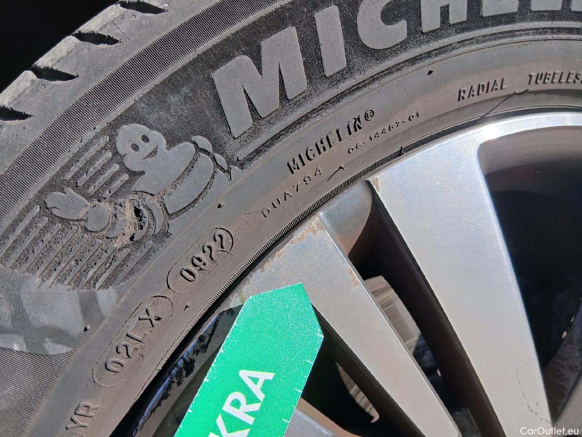  Peugeot  3008 PEUGEOT  / 2020 / 5P / todoterreno 1.5 BlueHDi 96kW (130CV) S&S Allure EAT8 #53