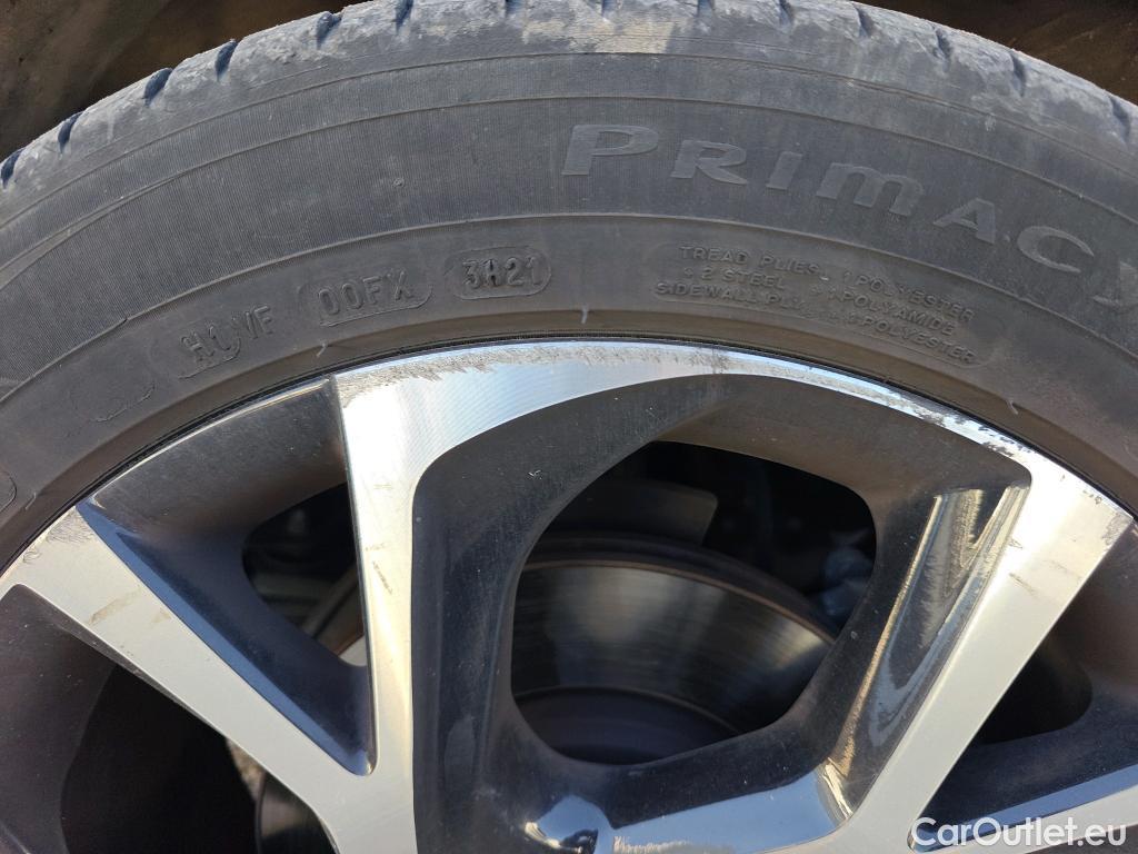  Toyota  C-HR TOYOTA  / 2019 / 5P / todoterreno 2.0 180H Advance #5