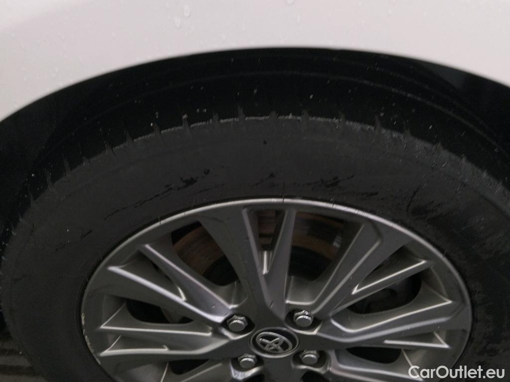  Toyota  Yaris TOYOTA  / 2017 / 5P / berlina con portón 1.5 100H Active #13