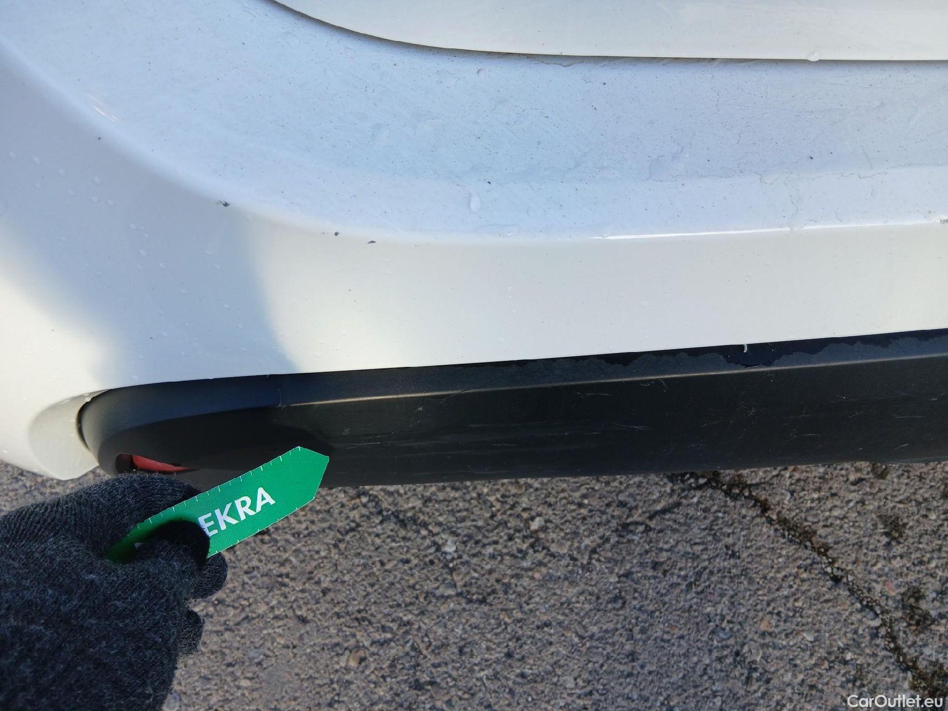  Toyota  Yaris TOYOTA  / 2020 / 5P / berlina con portón 1.5 120H Business Plus #31