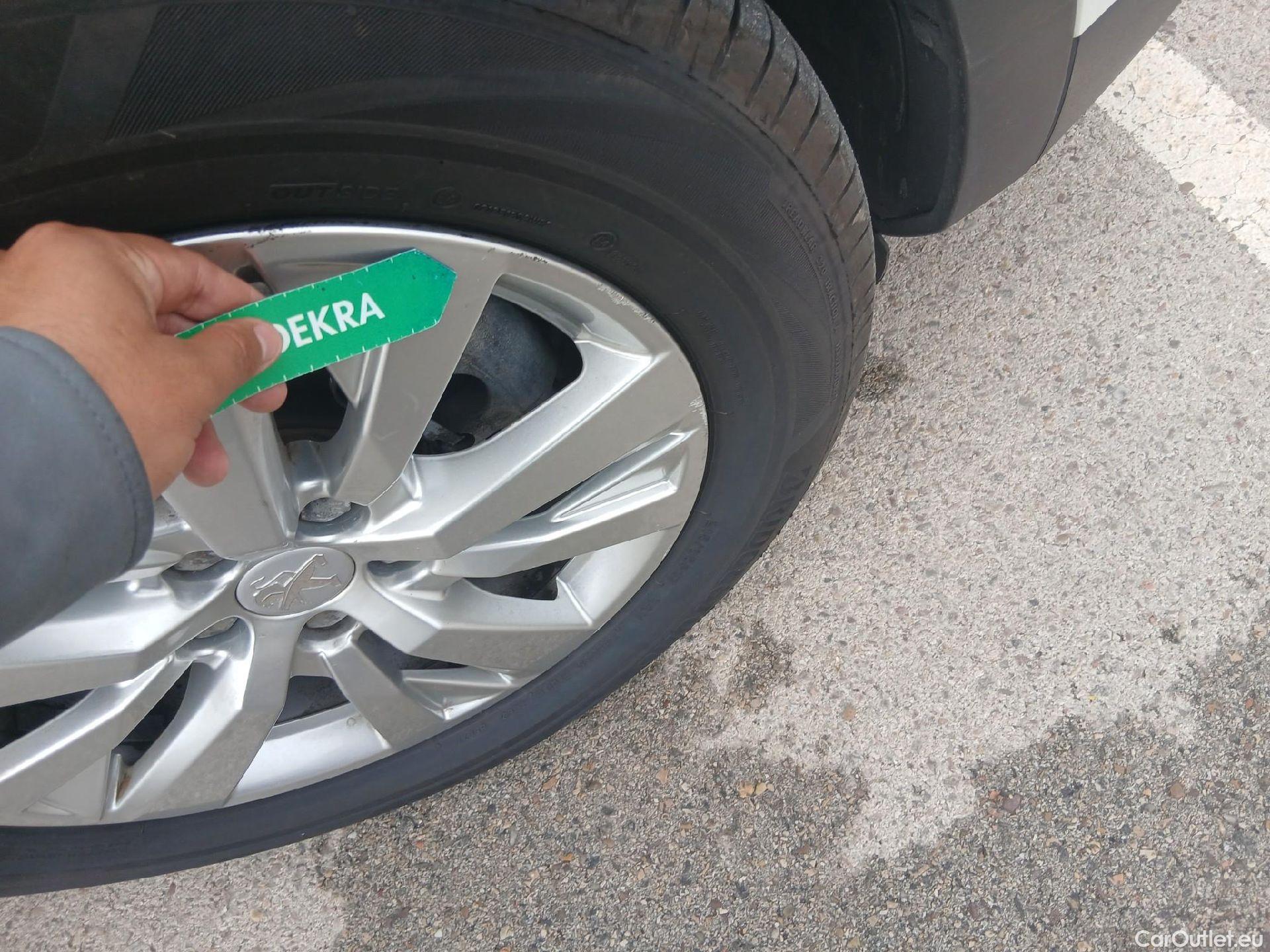  Peugeot  3008 PEUGEOT  / 2020 / 5P / todoterreno 1.5 BlueHDi 96kW (130CV) S&S Active Pack (AC4) #39