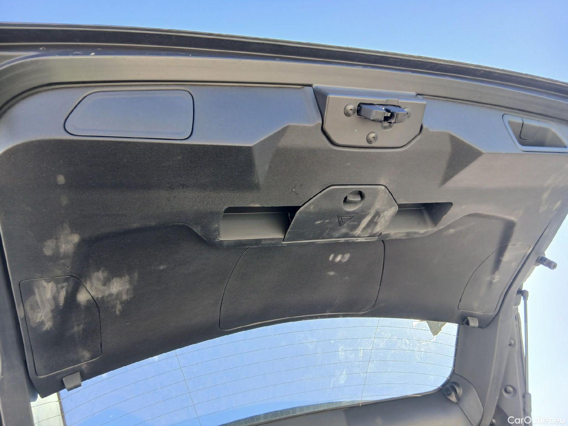  Peugeot  3008 PEUGEOT  / 2020 / 5P / todoterreno 1.5 BlueHDi 96kW (130CV) S&S Allure EAT8 #57