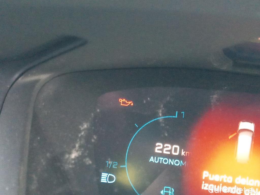  Peugeot  2008 PEUGEOT  / 2019 / 5P / todoterreno Allure Pack Puretech 130 S&S EAT8 (AC) #38