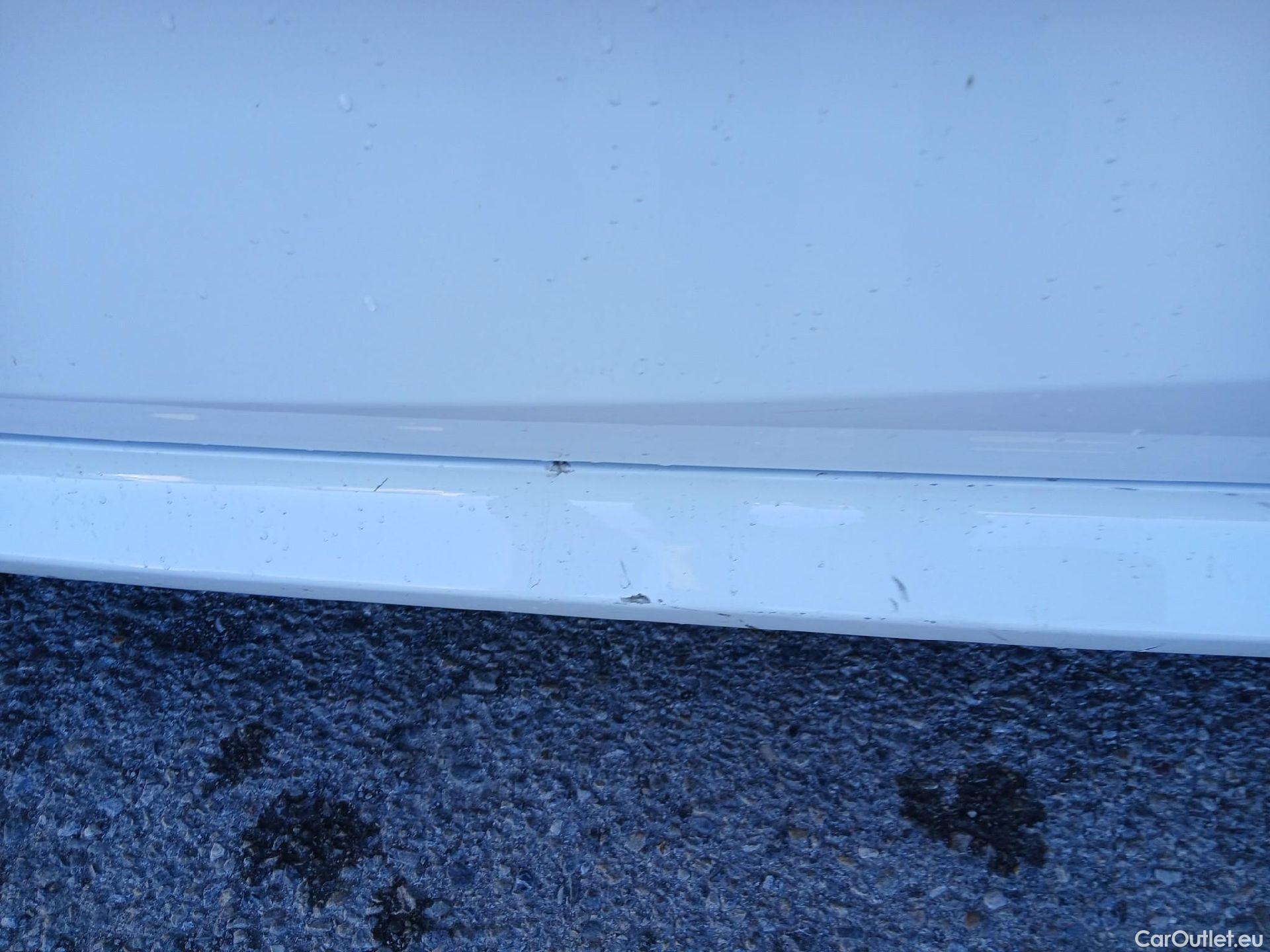  Toyota  Yaris TOYOTA  / 2020 / 5P / berlina con portón 1.5 120H Business Plus #10