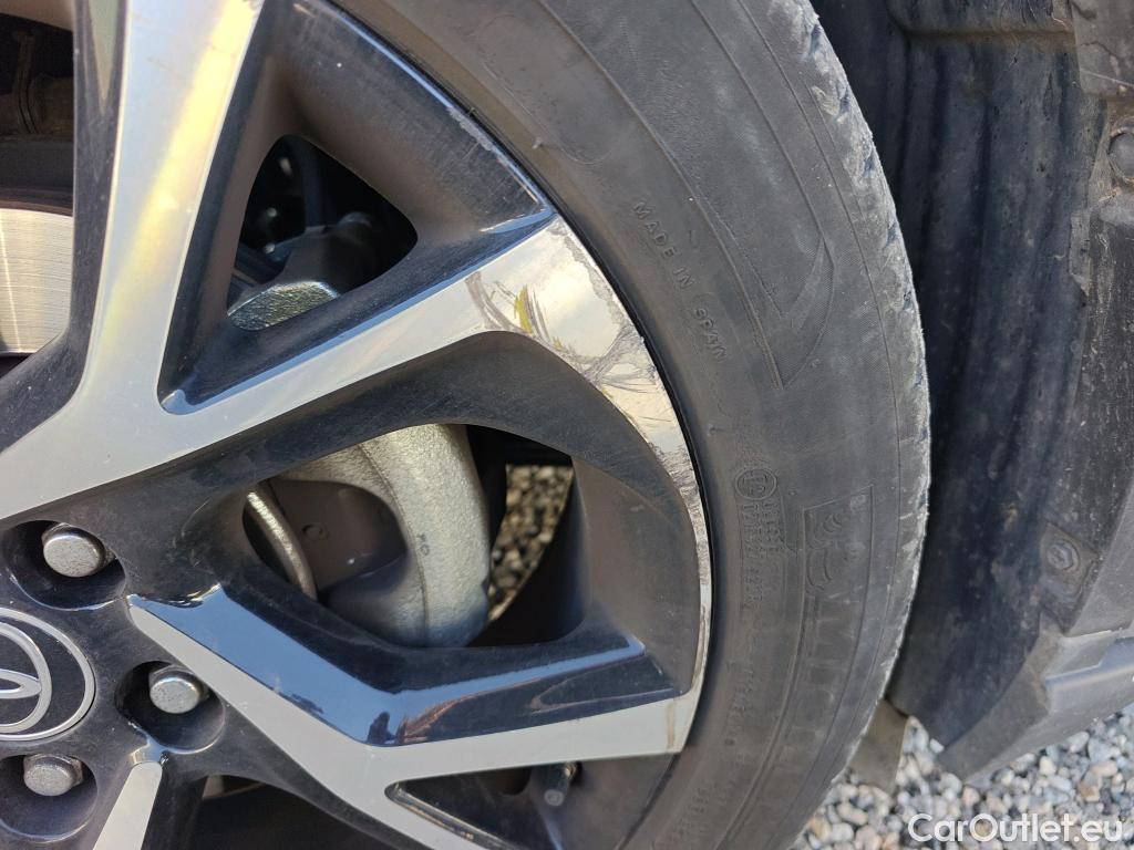  Toyota  C-HR TOYOTA  / 2019 / 5P / todoterreno 2.0 180H Advance #4