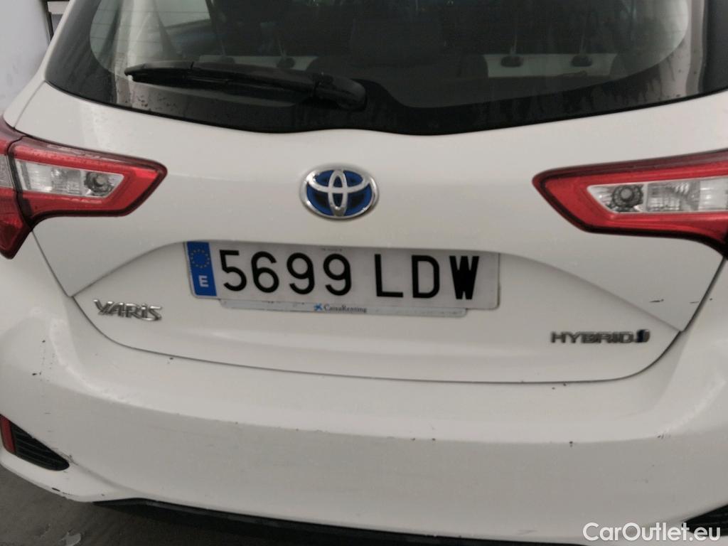  Toyota  Yaris TOYOTA  / 2017 / 5P / berlina con portón 1.5 100H Active #27