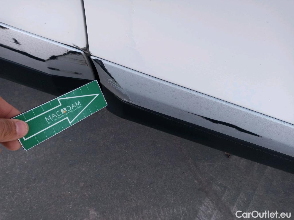  Peugeot  2008 PEUGEOT  / 2019 / 5P / todoterreno Allure Pack Puretech 130 S&S EAT8 (AC) #25