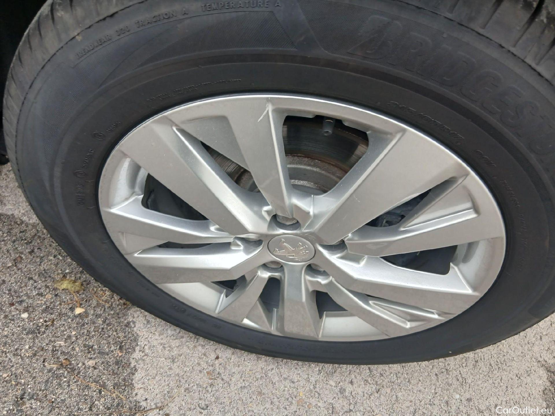  Peugeot  3008 PEUGEOT  / 2020 / 5P / todoterreno 1.5 BlueHDi 96kW (130CV) S&S Active Pack (AC4) #25