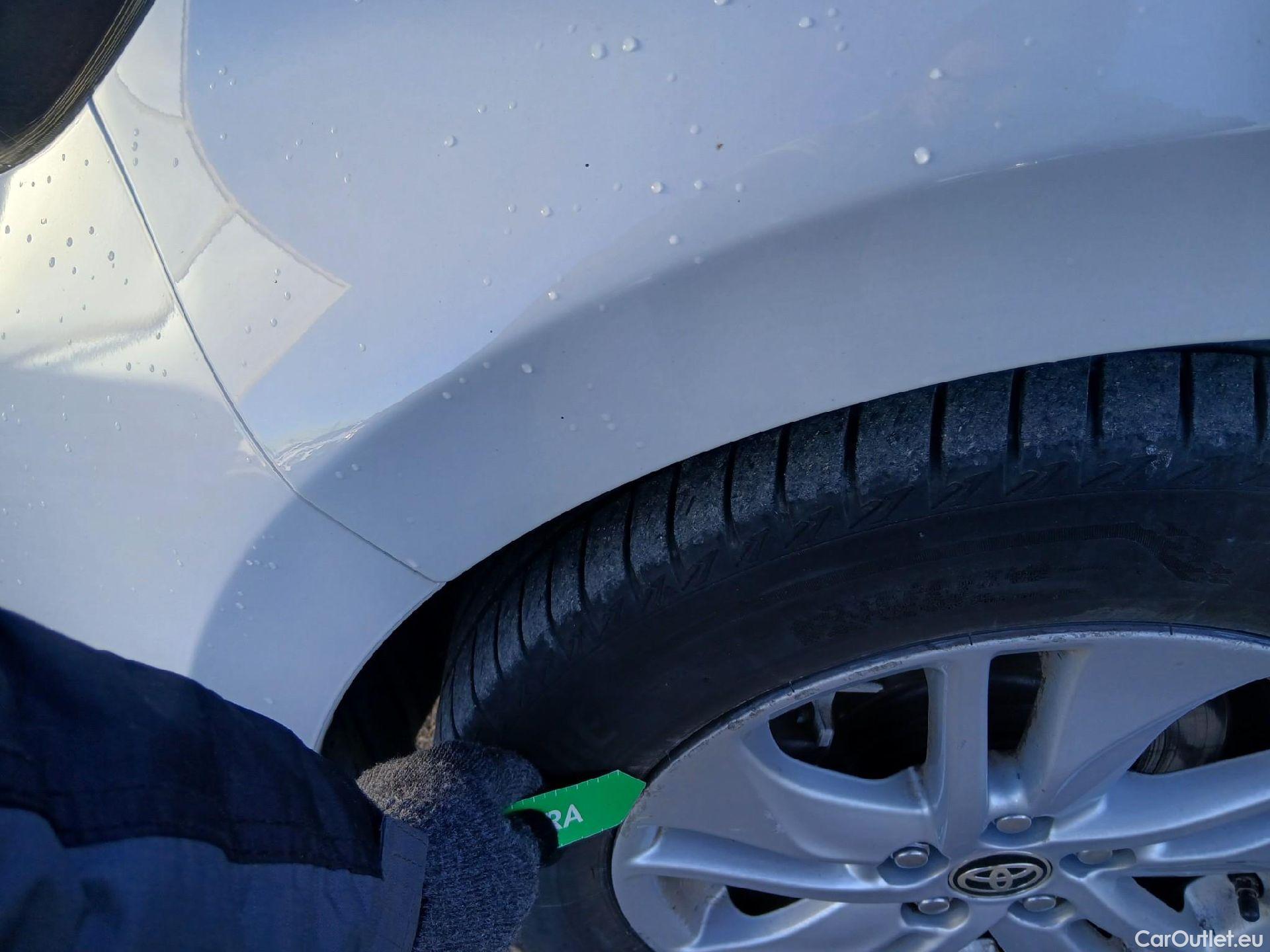  Toyota  Yaris TOYOTA  / 2020 / 5P / berlina con portón 1.5 120H Business Plus #3