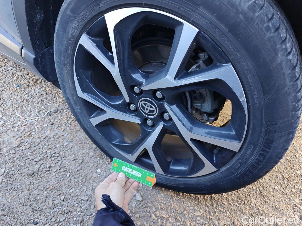  Toyota  C-HR TOYOTA  / 2019 / 5P / todoterreno 2.0 180H Advance #18