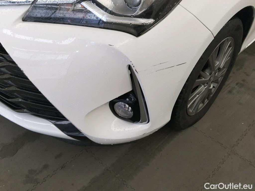  Toyota  Yaris TOYOTA  / 2017 / 5P / berlina con portón 1.5 100H Active #21