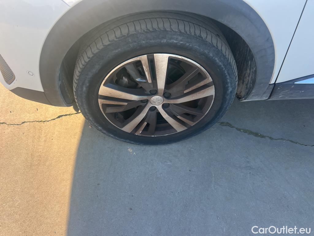  Peugeot  5008  Allure Pack 1.5 HDi 130CV AT8 7 Plazas E6d #1