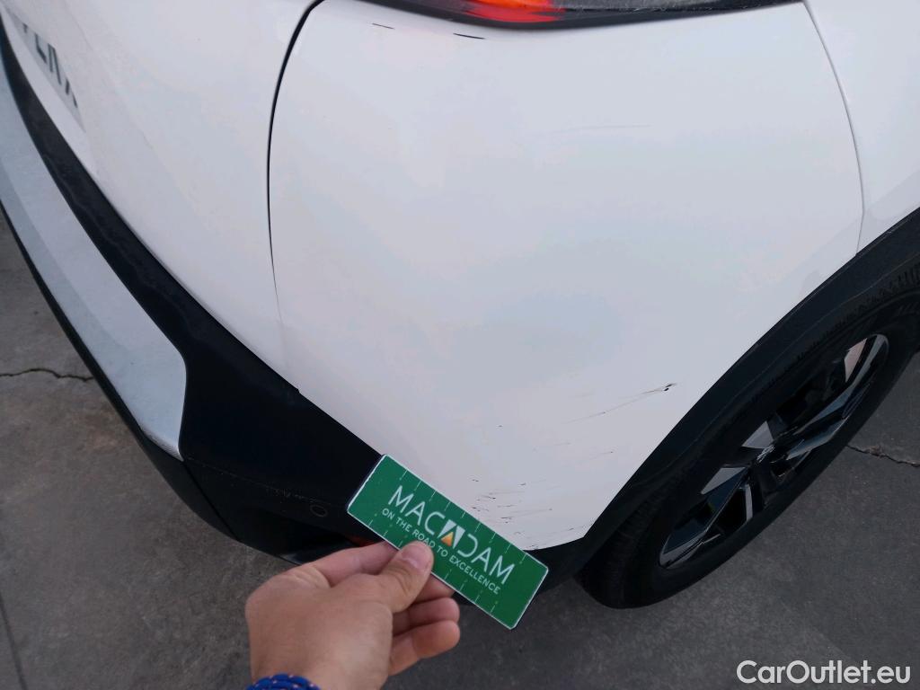  Peugeot  2008 PEUGEOT  / 2019 / 5P / todoterreno Allure Pack Puretech 130 S&S EAT8 (AC) #18