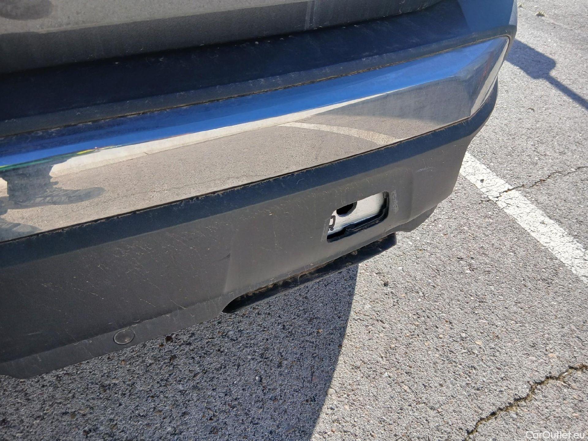  Peugeot  3008 PEUGEOT  / 2020 / 5P / todoterreno 1.5 BlueHDi 96kW (130CV) S&S Allure EAT8 #33