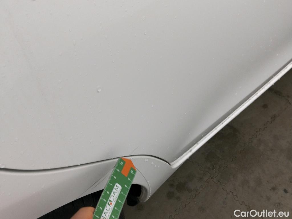  Toyota  Yaris TOYOTA  / 2017 / 5P / berlina con portón 1.5 100H Active #20