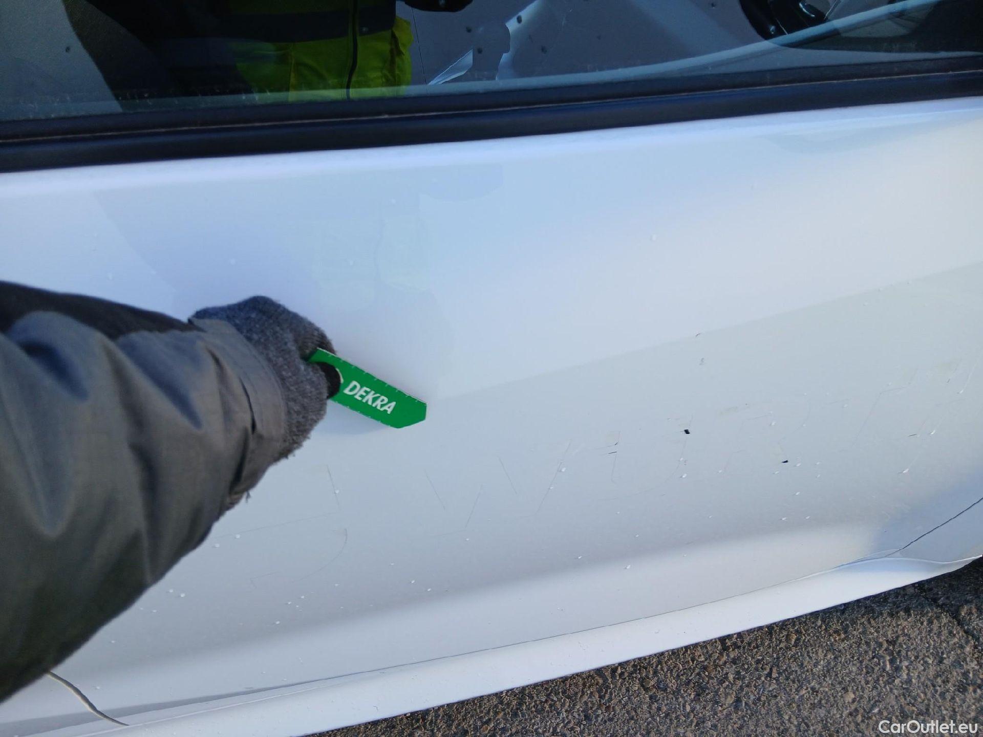  Toyota  Yaris TOYOTA  / 2020 / 5P / berlina con portón 1.5 120H Business Plus #25