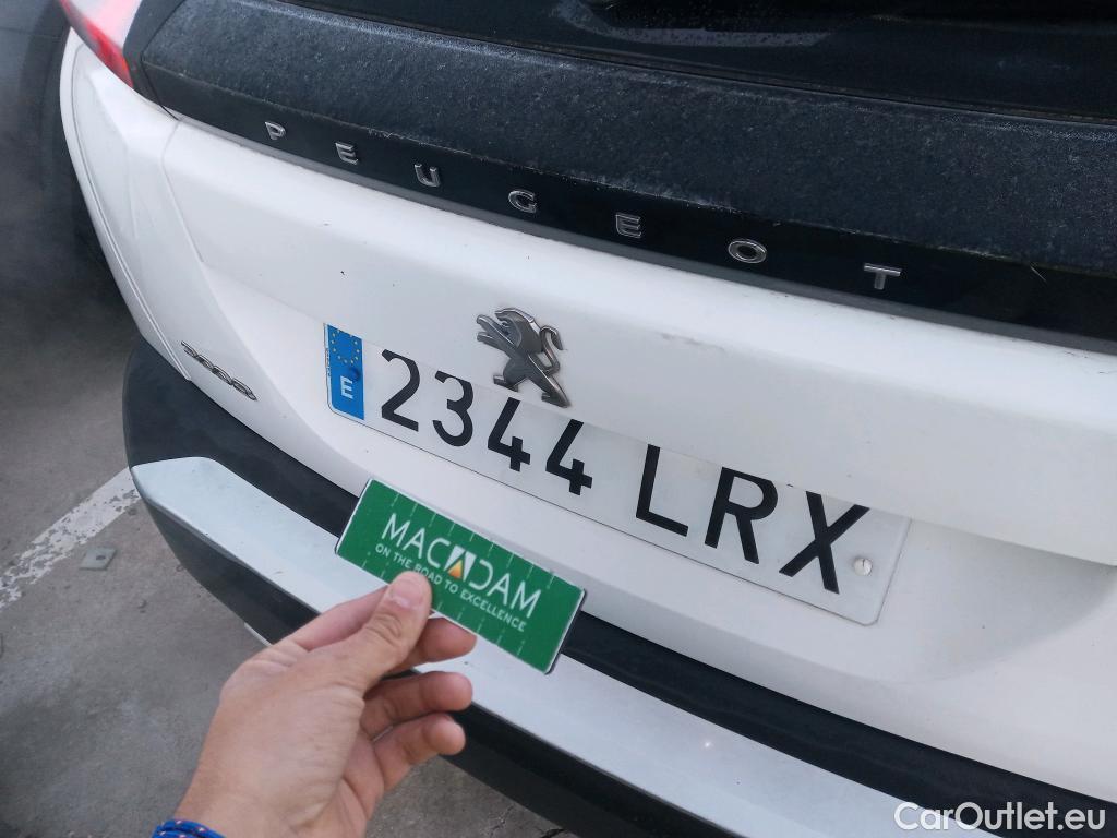  Peugeot  2008 PEUGEOT  / 2019 / 5P / todoterreno Allure Pack Puretech 130 S&S EAT8 (AC) #40