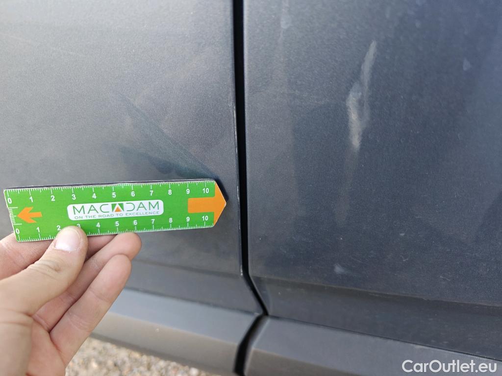  Toyota  C-HR TOYOTA  / 2019 / 5P / todoterreno 2.0 180H Advance #8