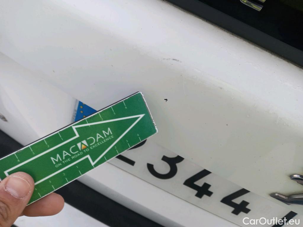  Peugeot  2008 PEUGEOT  / 2019 / 5P / todoterreno Allure Pack Puretech 130 S&S EAT8 (AC) #39