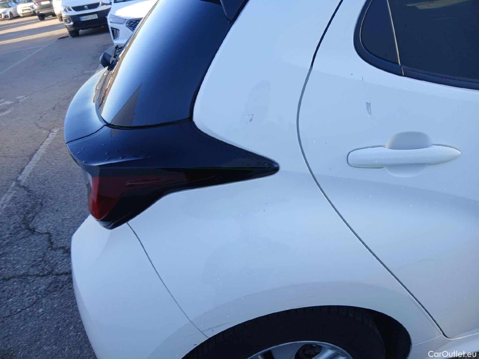  Toyota  Yaris TOYOTA  / 2020 / 5P / berlina con portón 1.5 120H Business Plus #21