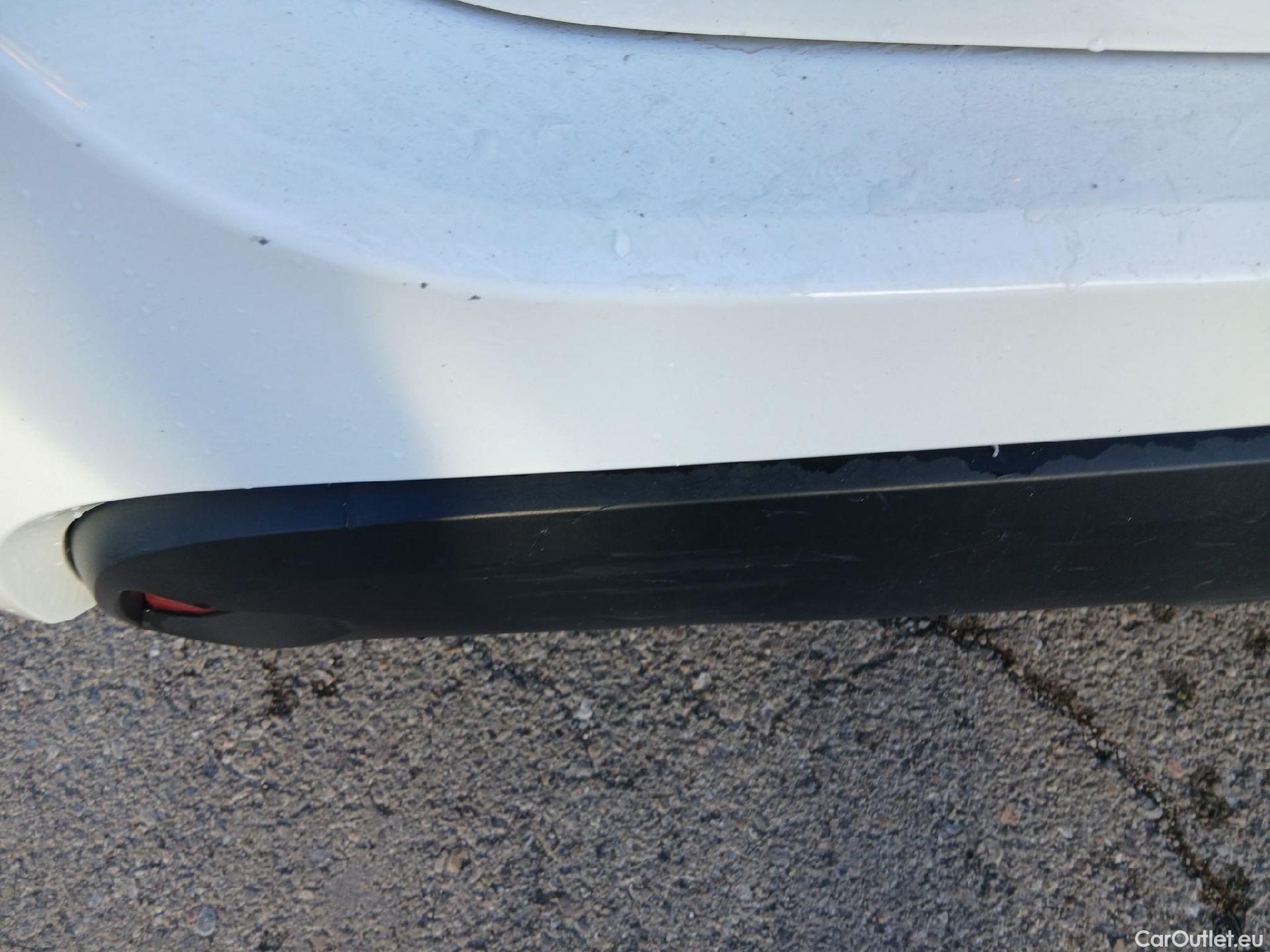  Toyota  Yaris TOYOTA  / 2020 / 5P / berlina con portón 1.5 120H Business Plus #32