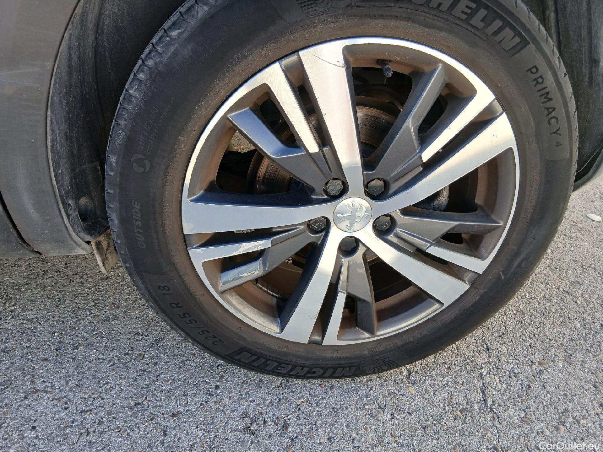  Peugeot  3008 PEUGEOT  / 2020 / 5P / todoterreno 1.5 BlueHDi 96kW (130CV) S&S Allure EAT8 #24