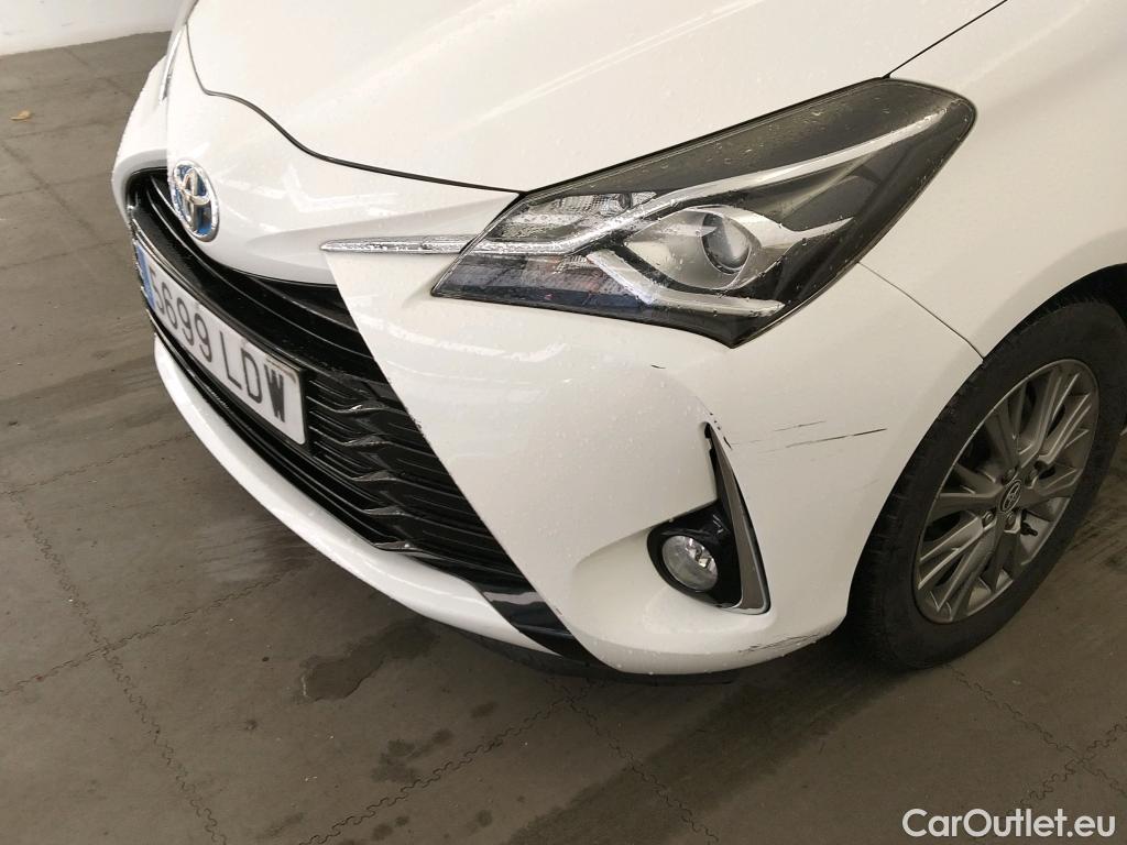 Toyota  Yaris TOYOTA  / 2017 / 5P / berlina con portón 1.5 100H Active #15