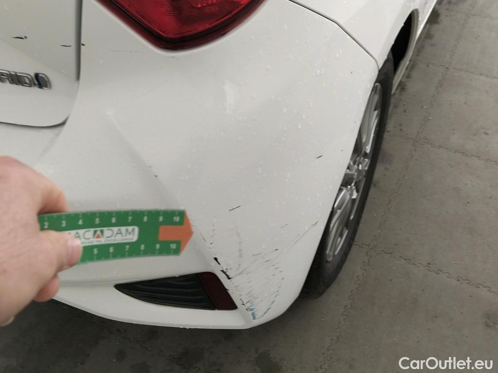  Toyota  Yaris TOYOTA  / 2017 / 5P / berlina con portón 1.5 100H Active #18