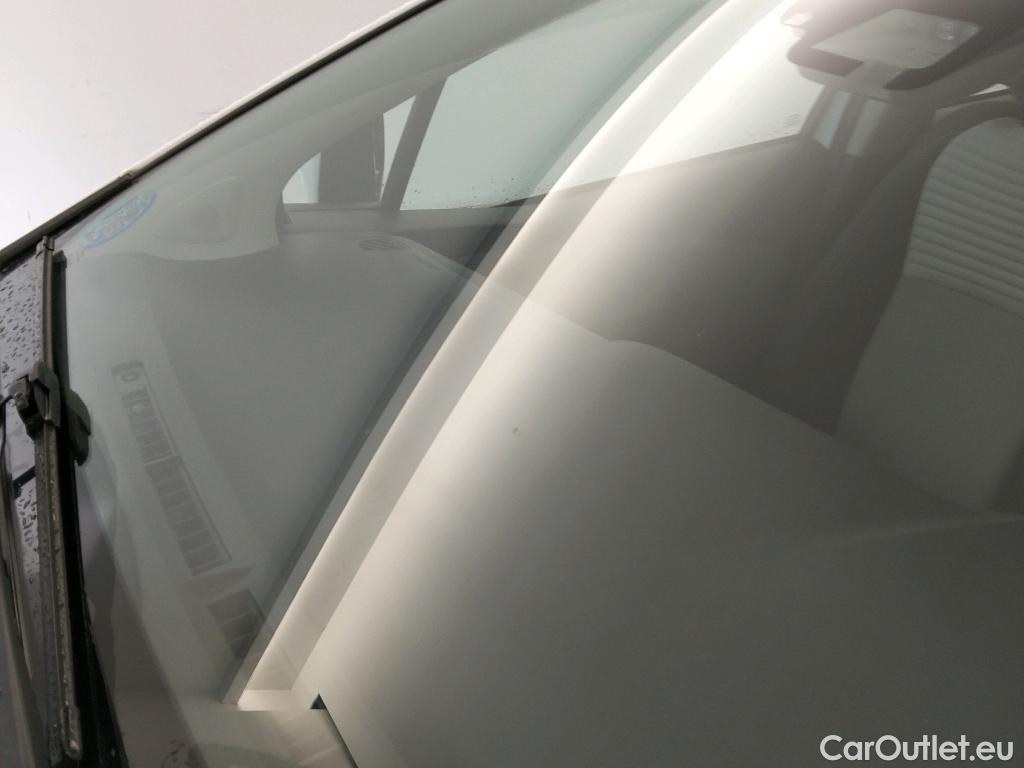  Toyota  Yaris TOYOTA  / 2017 / 5P / berlina con portón 1.5 100H Active #9