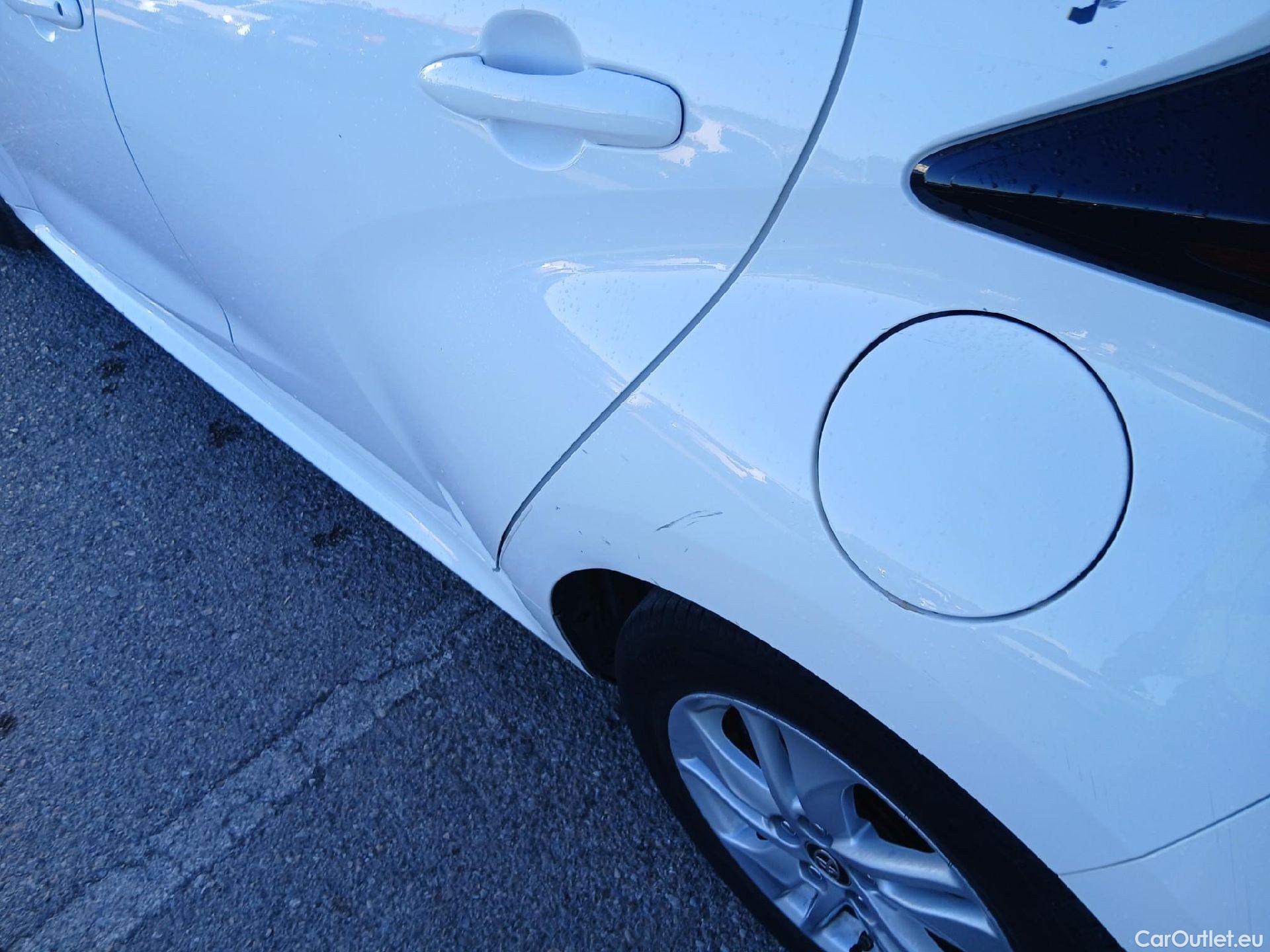  Toyota  Yaris TOYOTA  / 2020 / 5P / berlina con portón 1.5 120H Business Plus #13