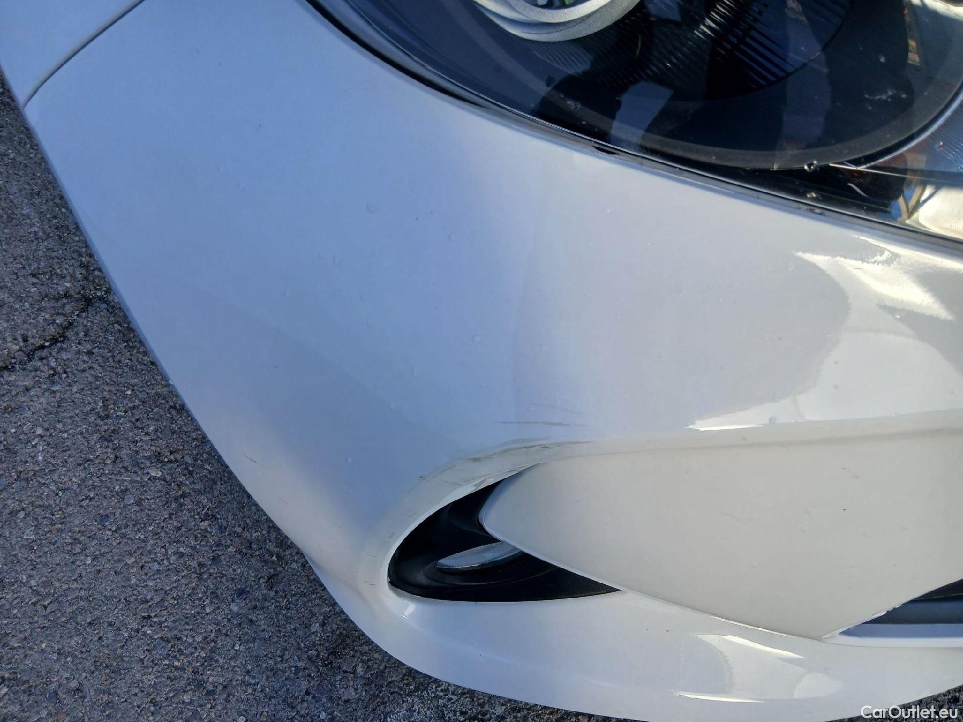  Toyota  Yaris TOYOTA  / 2020 / 5P / berlina con portón 1.5 120H Business Plus #1