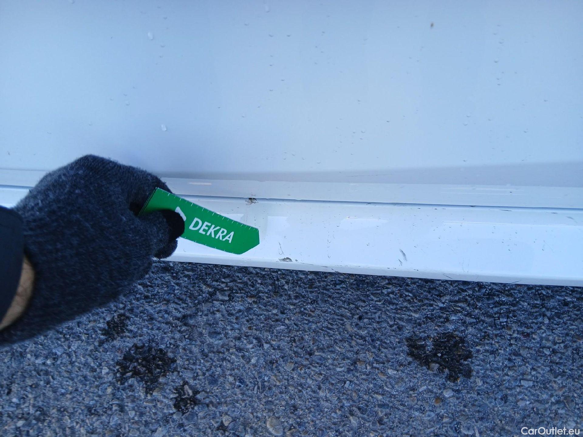  Toyota  Yaris TOYOTA  / 2020 / 5P / berlina con portón 1.5 120H Business Plus #9